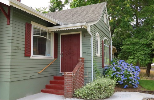 University Park House | Beautiful University Park Art House In N. Portland, Near U. Of P.