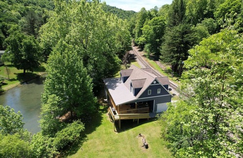 Tallmansville House | Beautiful updated River cottage in rural Upshur County. Backroads and backwoods for miles with high speed internet, four bedrooms and 3.5 baths.