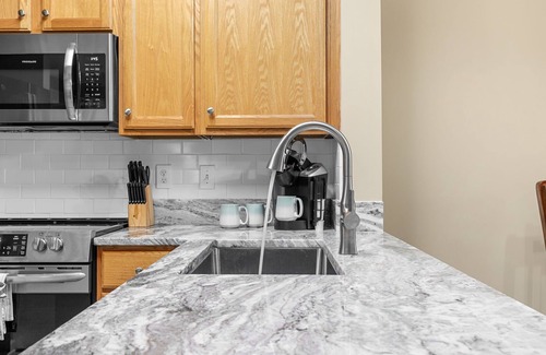 Red Hill Condo | Beautiful Upgraded Serene 2BR 2BA Villa W/Relaxing Lake & Golf Course Views