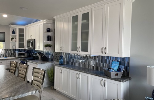 Biltmore Courts Condo | Beautiful upstairs 2-bedroom condo, sleeps 4 and is near the Biltmore Hotel.