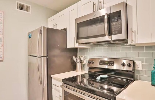 North Redington Beach Condo | Beautiful Condo, with Gulf Beach access across the street.
