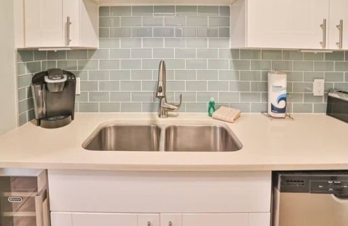 North Redington Beach Condo | Beautiful Condo, with Gulf Beach access across the street.
