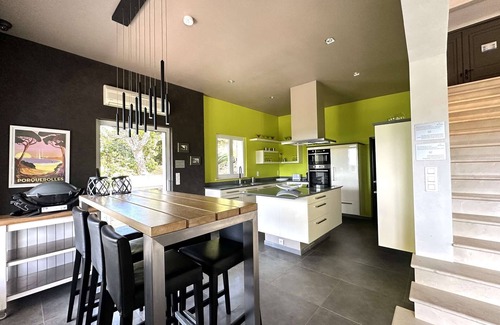 La Londe-les-Maures House | Beautiful villa for 6 people with a large infinity pool and sea view in La Londe-les-Maures