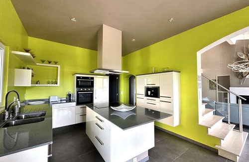 La Londe-les-Maures House | Beautiful villa for 6 people with a large infinity pool and sea view in La Londe-les-Maures