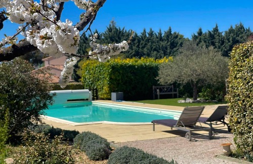 La Roque-sur-Pernes Villa | Beautiful villa with pool close to Mont-Ventoux