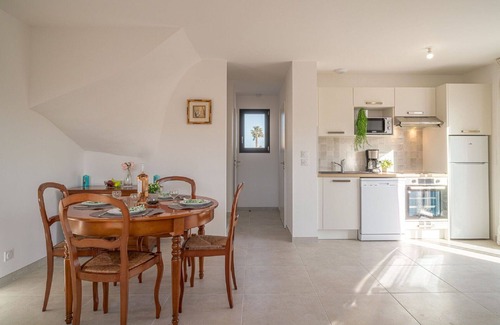 Sainte-Marie-Plage House | Beautiful villa for 4 guests with A/C, TV, terrace and pets allowed