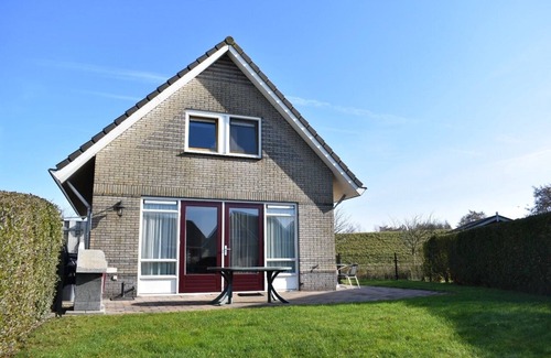 Medemblik House | Beautiful vacation home with 3 bedrooms, private jetty and lockable garden