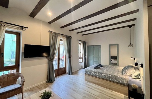 En Corts Apartment | Beautiful Valencian House Nice Balcony Ruzafa