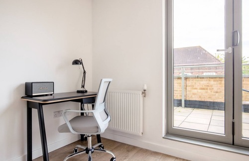 Prince's Apartment | Beautiful Vauxhall 2BR w/Balcony nr Tube, by Blueground