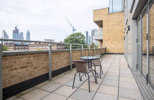 Prince's Apartment | Beautiful Vauxhall 2BR w/Balcony nr Tube, by Blueground