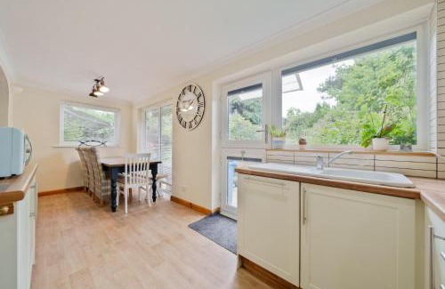 Bracknell House | Beautiful very large double bedroom