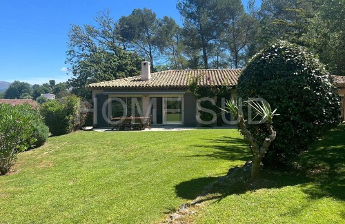 Les Maillans House | Beautiful villa with pool in secured domain