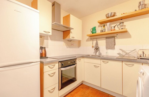Hackney Central House | Beautiful Vibrant 2 BDR Home Balcony