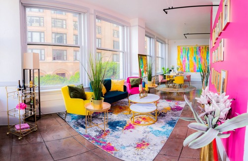 Downtown Apartment | Beautiful Vibrant Chic DOWNTOWN LA Loft