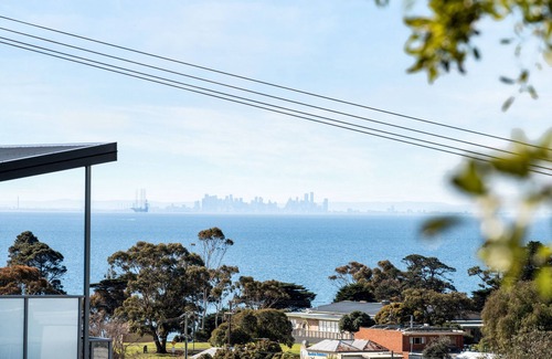 Portarlington House | Beautiful Victorian Home With Amazing Views and Centrally Located