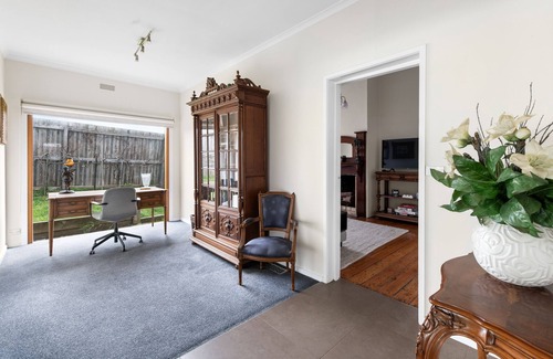 Portarlington House | Beautiful Victorian Home With Amazing Views and Centrally Located
