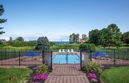 Williamson House | Beautiful Victorian Lake Front Estate