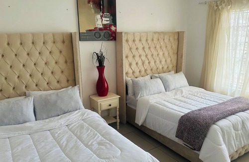 Muldersdrift Villa | Beautiful view for your function. Large land for gatherings and spacious room.