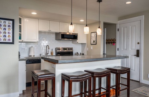 Bend Condo | Beautiful view! Updated 1-bdrm, 2 bath condo with Queen Murphy in Living Area.