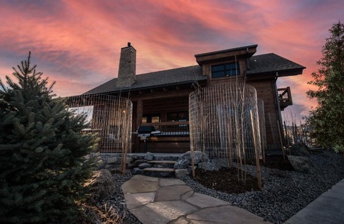 Estes Park House | Beautiful Views! Jacuzzi, Indoor Outdoor Fireplace, Steps to Lake Estes