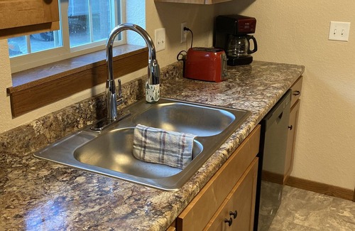 Rapid City House | Beautiful Views of Canyon Lake Park