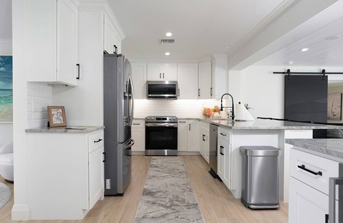 Old Naples House | Beautiful views of Naples Bay and walking distance to 5th ave!