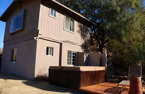 Morongo Valley House | Beautiful Views, Romantic Retreat Near Palm Springs