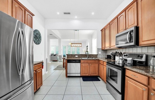 Bay Lake House | Beautiful views/WALT DISNEY WORLD 10 MINS/EXQUISITE/PRIVATE POOL AND SPA