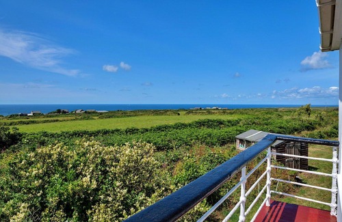 Pendeen House | Beautiful villa for 2 guests with WIFI, terrace and pets allowed