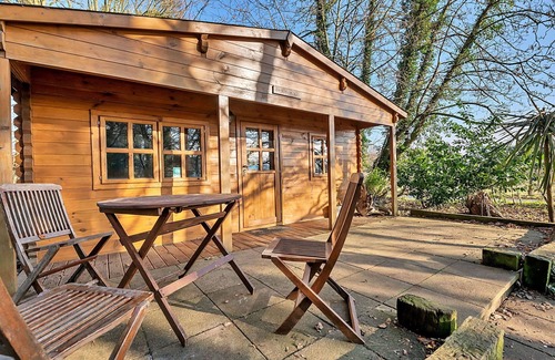 West Stow House | Beautiful villa for 4 guests with WIFI, terrace and pets allowed