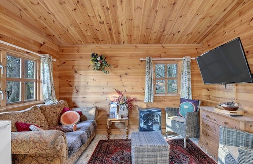 West Stow House | Beautiful villa for 4 guests with WIFI, terrace and pets allowed