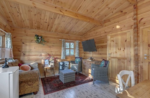 West Stow House | Beautiful villa for 4 guests with WIFI, terrace and pets allowed