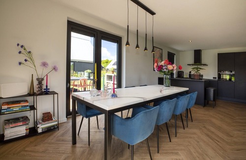 Sint Nicolaasga Villa | Beautiful villa with spacious garden