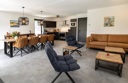 Sint Nicolaasga Villa | Beautiful villa with spacious garden