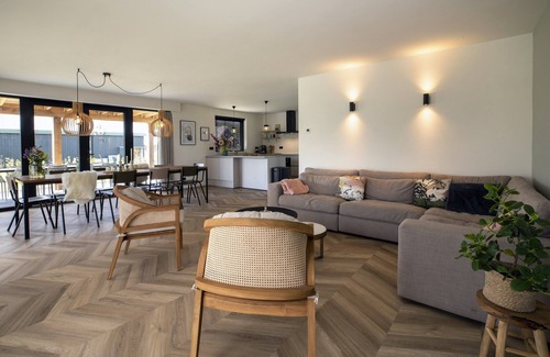 Sint Nicolaasga Villa | Beautiful villa on the water in Friesland