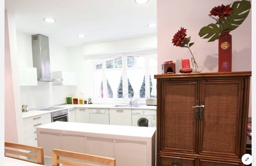 Hendaye House | Beautiful Villa , 300 m to beach, 12-14 persons, view to bay, garden and parking