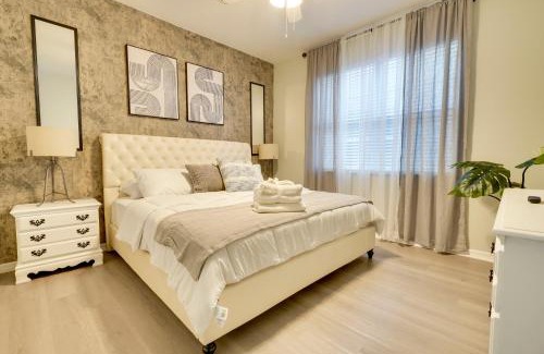 Kissimmee House | Beautiful Villa by Disney with Pool Sleeps 16