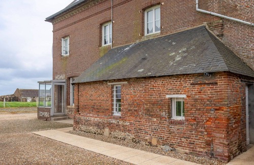 Valmont House | Beautiful villa for 6 guests with WIFI, TV and pets allowed