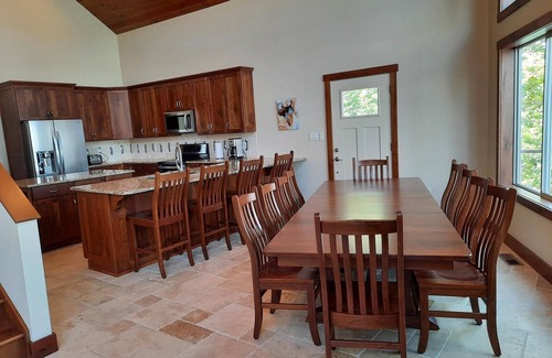 Newport House | Beautiful Villa, Fire Pit, Near The Smokys!