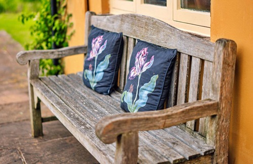 Monmouth House | Beautiful villa for 8 people with WIFI, hot tub, terrace and pets allowed