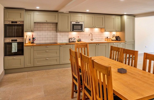 Little Rissington House | Beautiful villa for 8 people with hot tub, WIFI and pets allowed