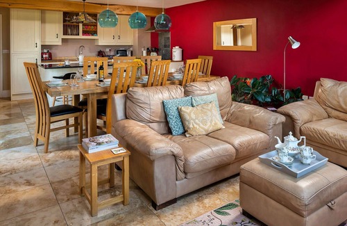 Eglwysbach House | Beautiful villa for 7 guests with WIFI, hot tub and terrace