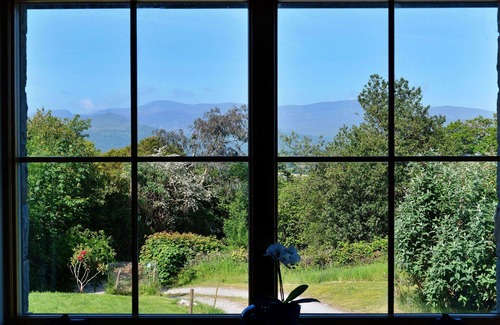 Eglwysbach House | Beautiful villa for 7 guests with WIFI, hot tub and terrace