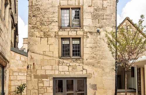 Painswick House | Beautiful villa for 19 guests with WIFI, pool, TV and pets allowed