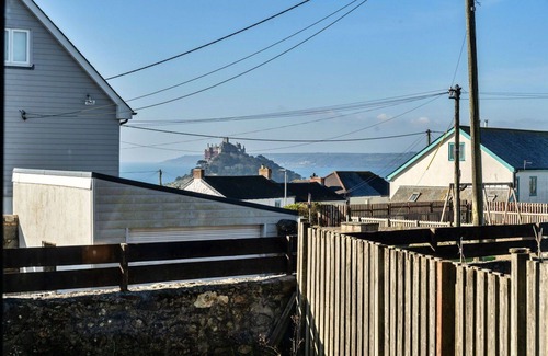Marazion House | Beautiful villa for 2 people with WIFI and pets allowed