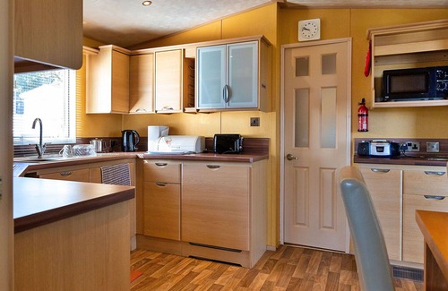Cowes House | Beautiful villa for 4 guests with WIFI, pool, TV and terrace