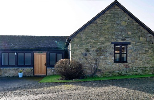 Craven Arms House | Beautiful villa for 4 guests with pool, WIFI and parking