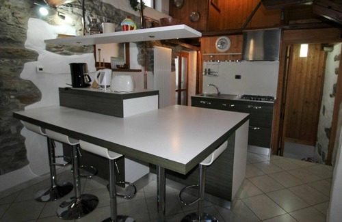 Castelveccana House | Beautiful villa for 4 guests with TV