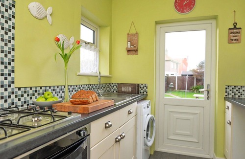 Kinmel Bay House | Beautiful villa for 4 people with WIFI and pets allowed