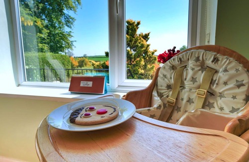 Ault Hucknall House | Beautiful villa for 5 guests with WIFI and pets allowed